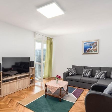 Apartman Grof Сплит Екстериор снимка