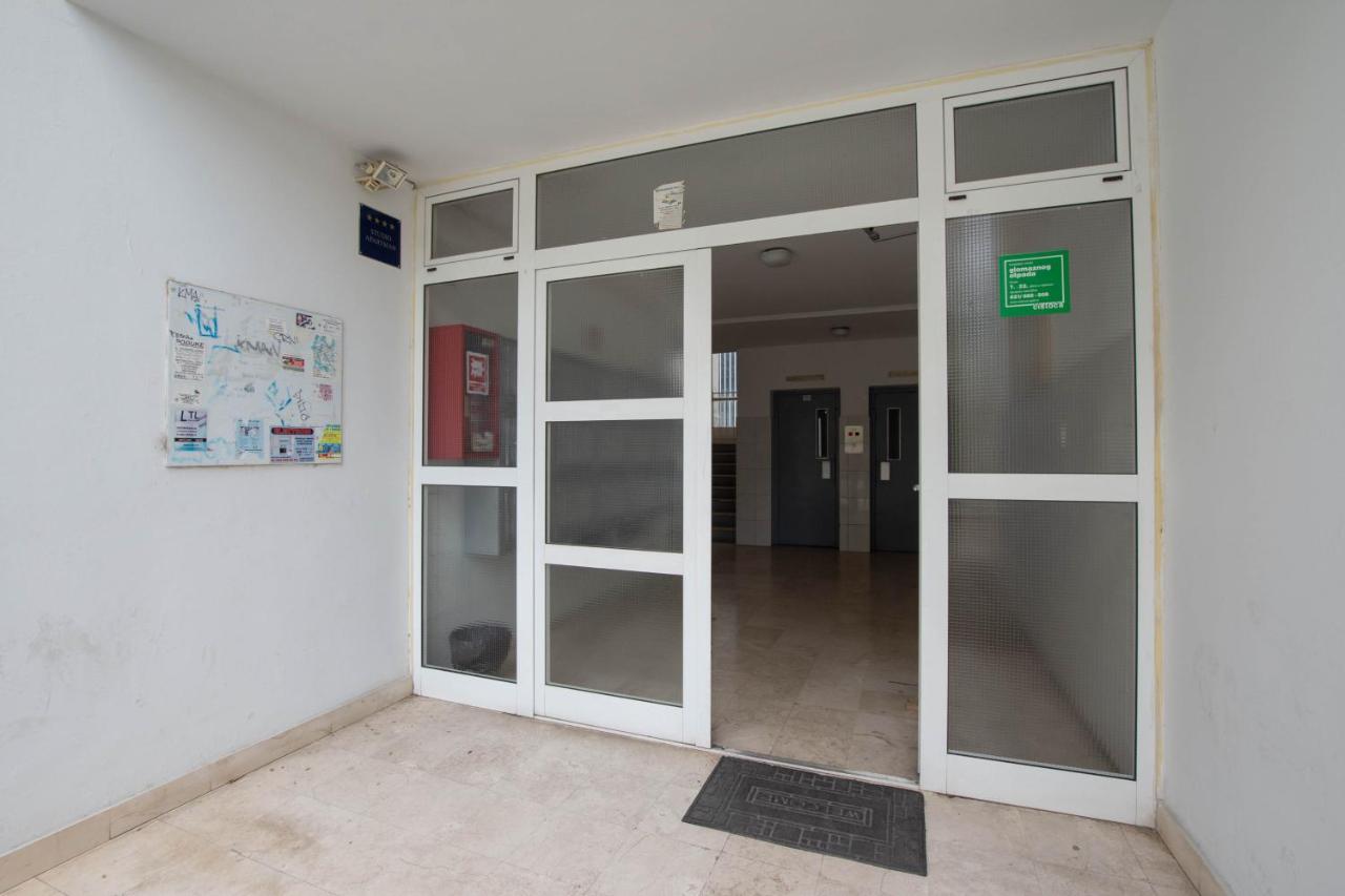 Apartman Grof Сплит Екстериор снимка